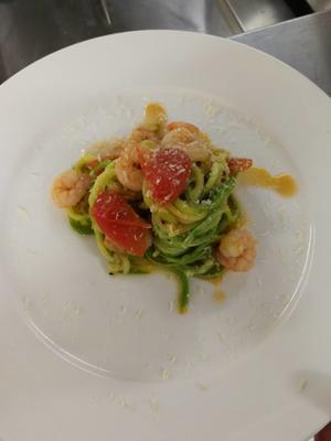 虾仁西葫芦意面（Zucchini pasta with  prawns ）的做法 步骤4