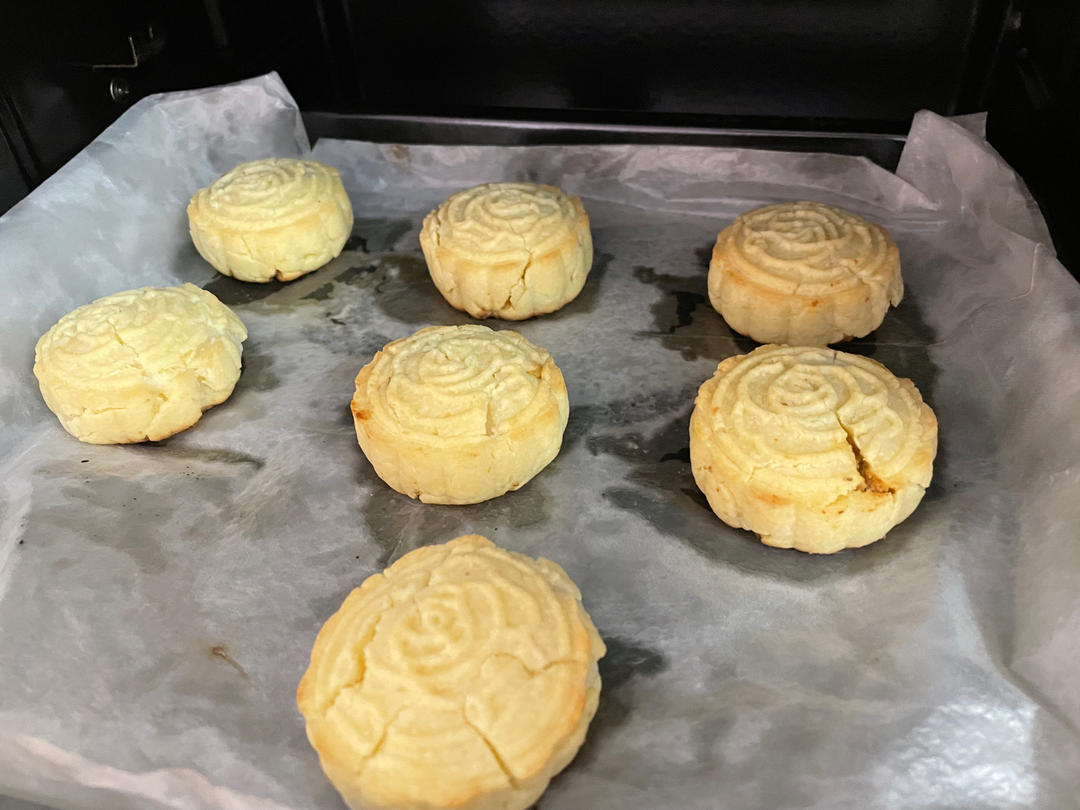 脆皮奶黄拉丝月饼