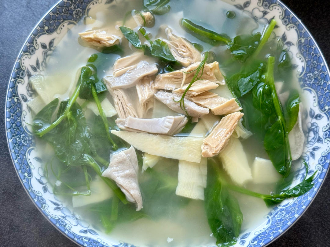 支竹冬笋猪肚汤