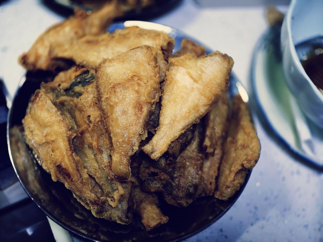 香酥鲫头鱼——万用脆炸面糊（可炸制小平子鱼、带鱼、小鳎目鱼和蔬菜）