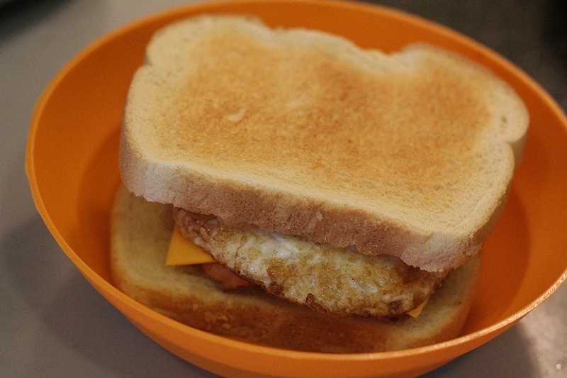 Big N' toasted 芝士培根鸡蛋三明治的做法
