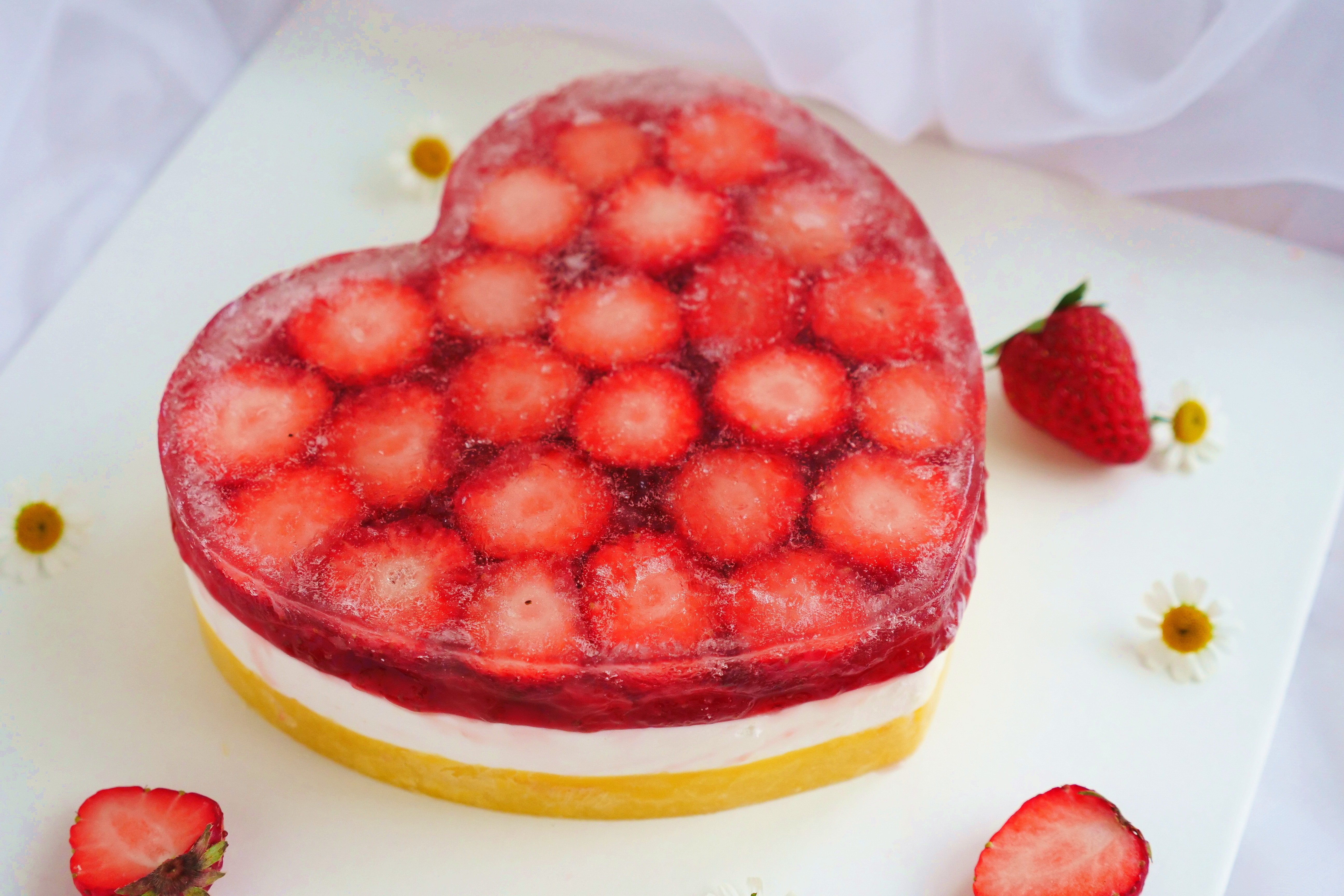 送给情人最窝心的礼物 草莓心形慕斯蛋糕