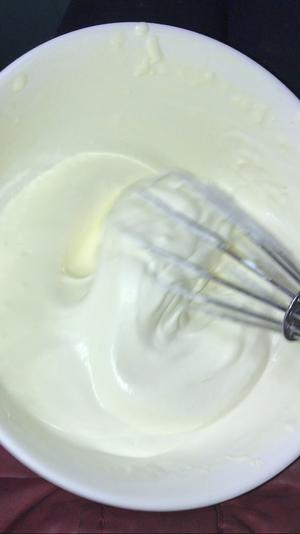 手动打发安佳淡奶油的做法 步骤5