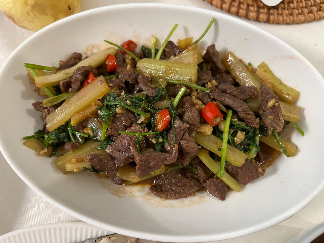 小炒黄牛肉，肉嫩味香！太好吃了简直是米饭杀手！