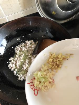 家常菜肉沫毛豆的做法 步骤3
