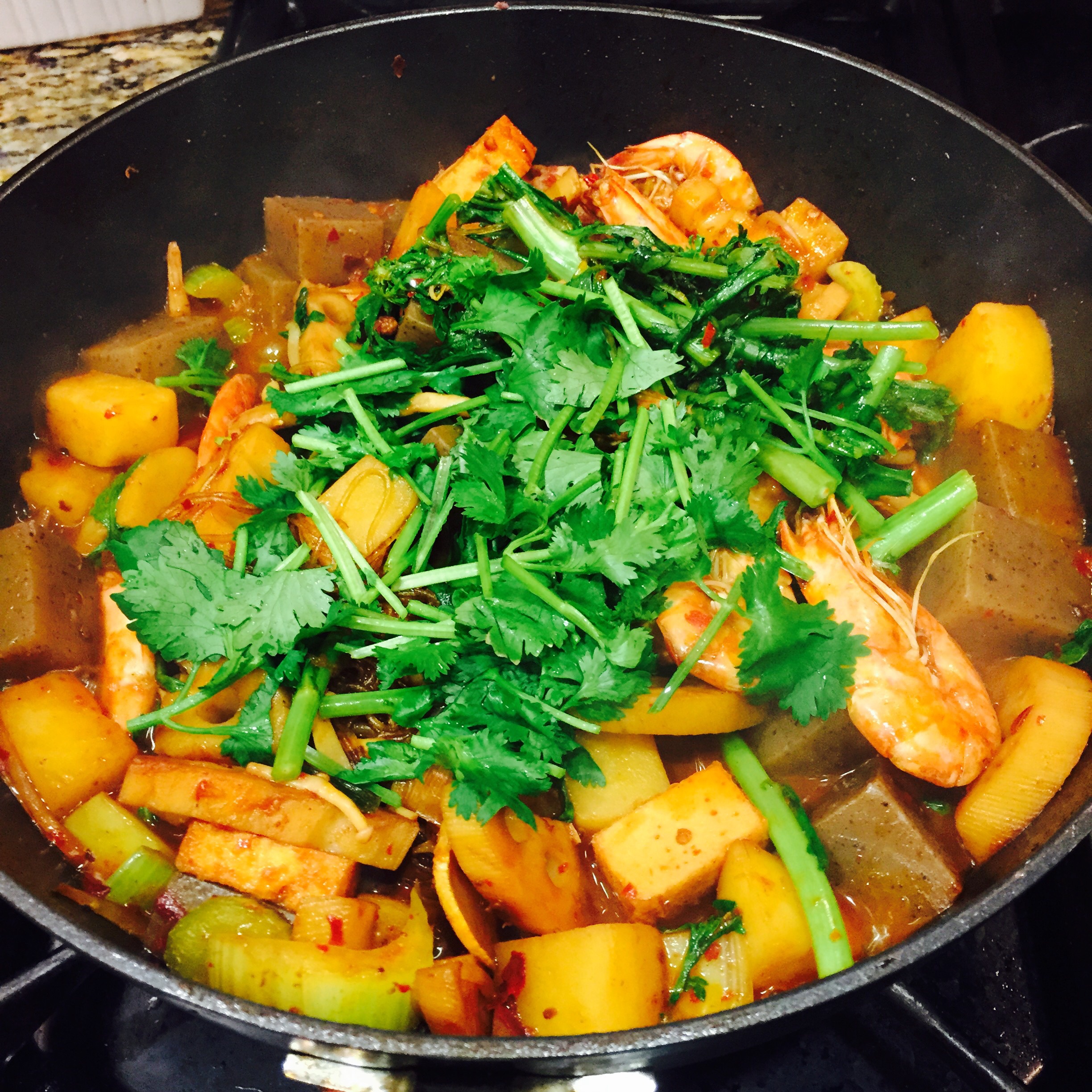 能瞬间引爆味蕾的【香辣干锅虾】