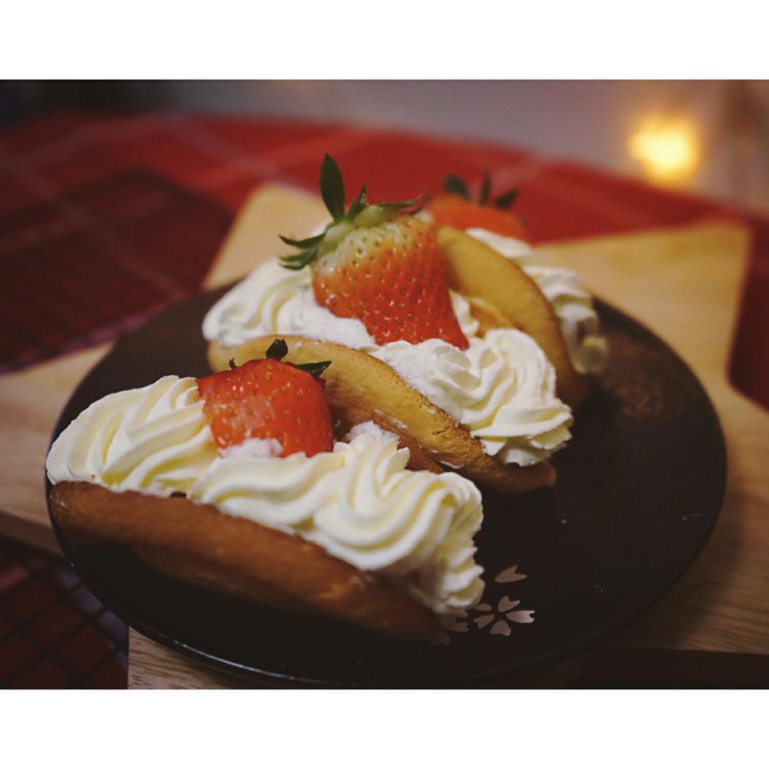 韩国最热门的甜品店Le Bread Lab的草莓蛋糕卷