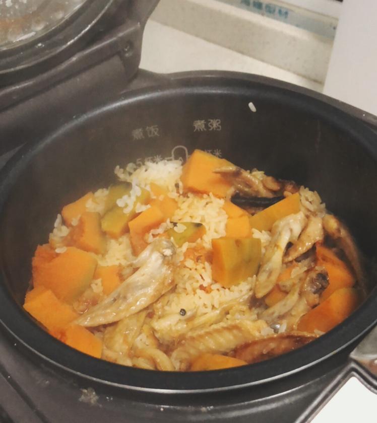 电饭煲版焖饭--香菇南瓜鸡肉饭