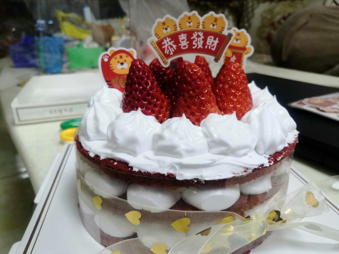 奶油草莓红丝绒裸蛋糕
