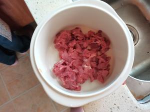 炖瘦肉汤的做法 步骤1