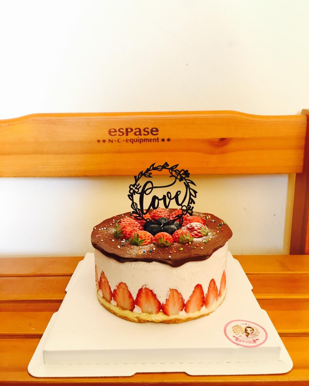 巧克力草莓慕斯蛋糕