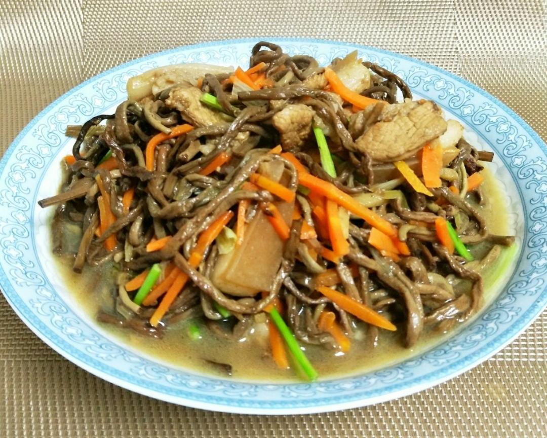 五花肉烧牛毛光