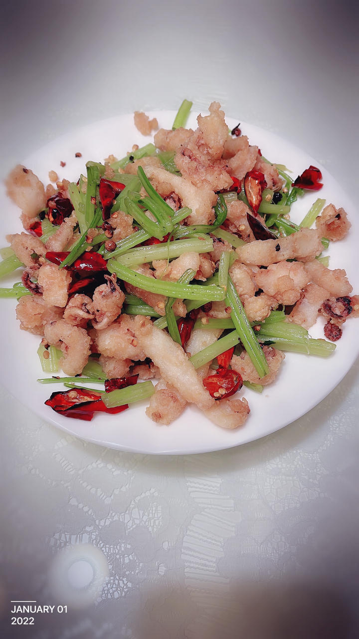 酥脆的干煸鱿鱼须🦑