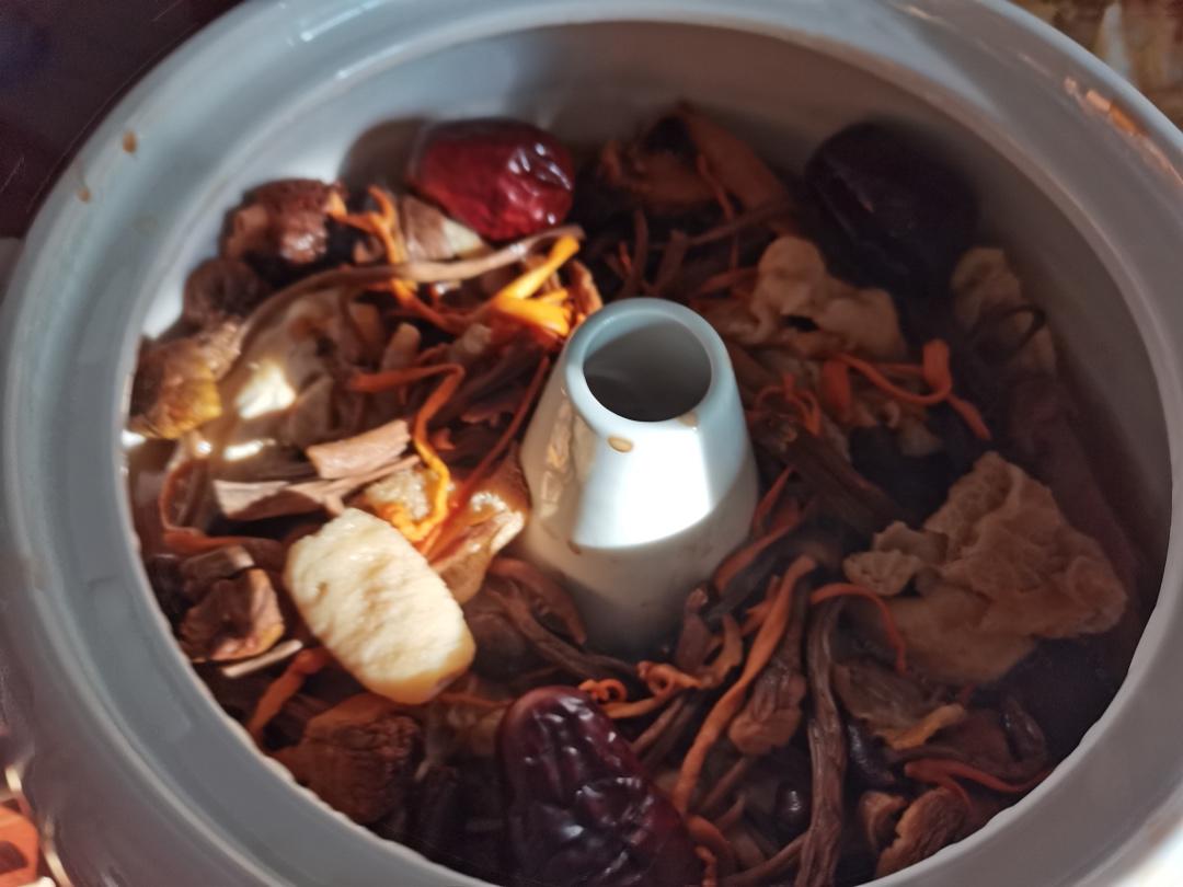 菌香汽锅鸡