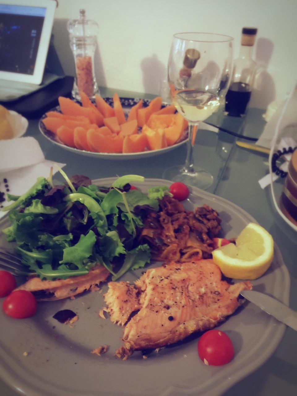 煎三文鱼（最朴素，脆皮好吃不浪费～）