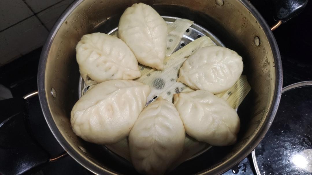 酱肉包升级版（加了点木耳和芹菜 好吃惨了）
