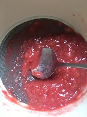 酸酸甜甜就是你的草莓🍓蛋黄溶豆宝宝手抓零食的做法 步骤3