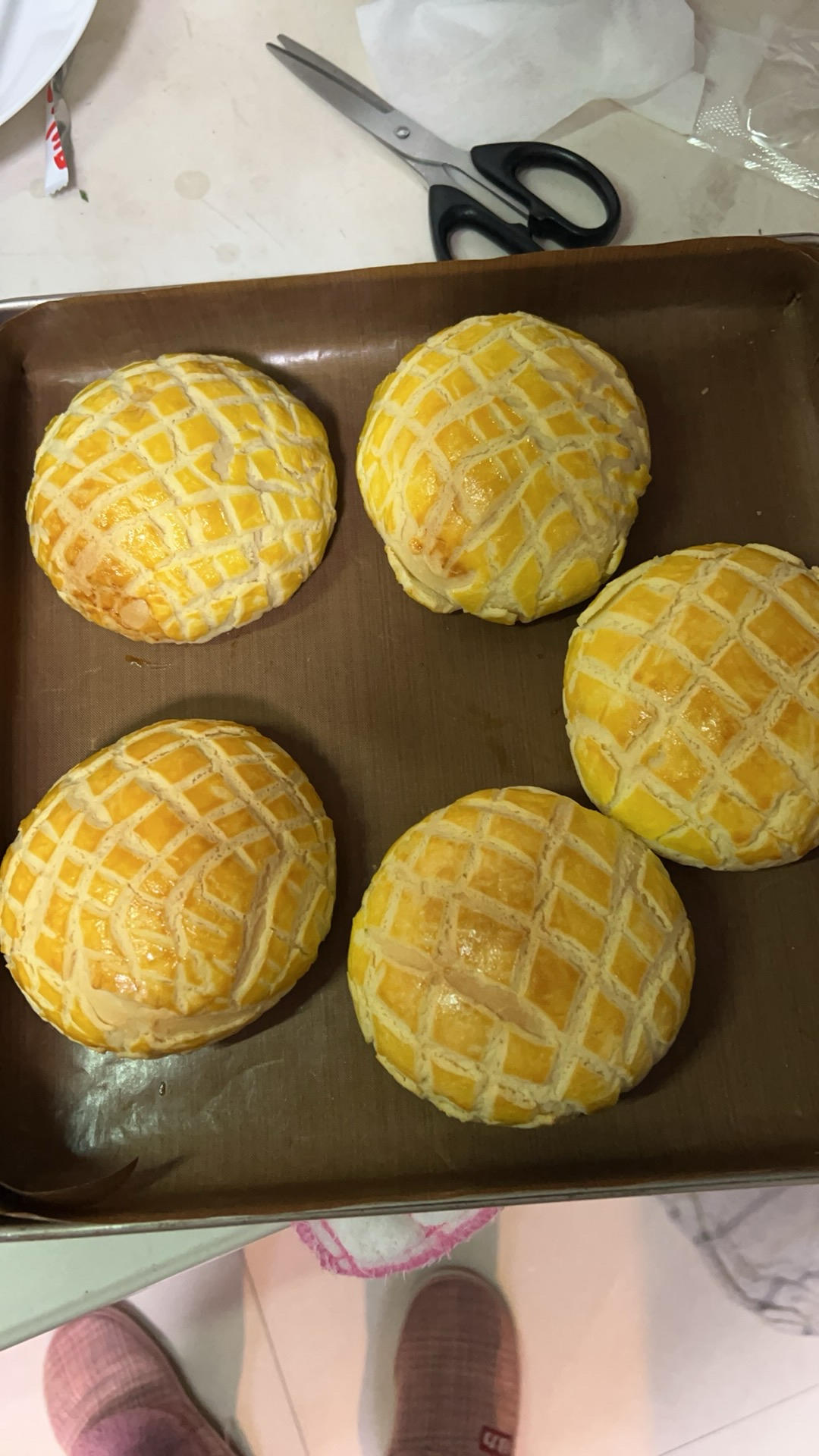 好吃到炸裂的港式菠萝包（附带制作酥皮的小视频）