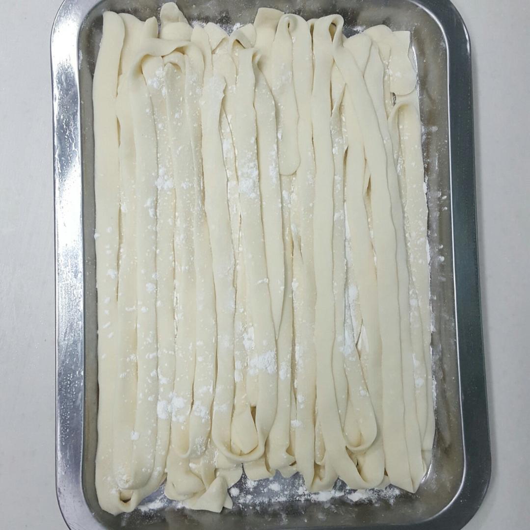 昝卉做的扯面王(从和面到扯面手法详解)