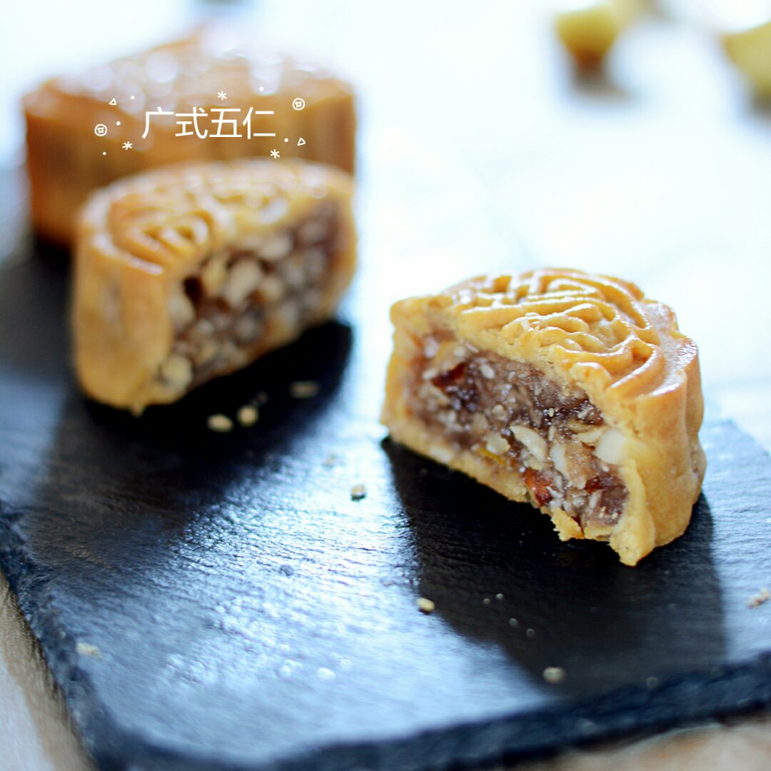广式月饼—蛋黄莲蓉月饼