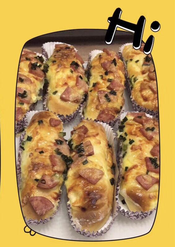 芝士火腿肉松香葱面包