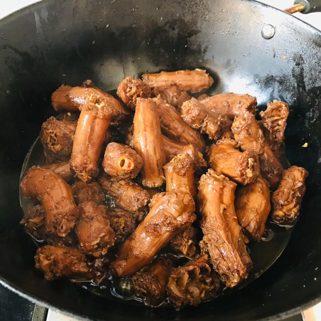 周黑鸭版鸭脖子（好吃到舔手指）