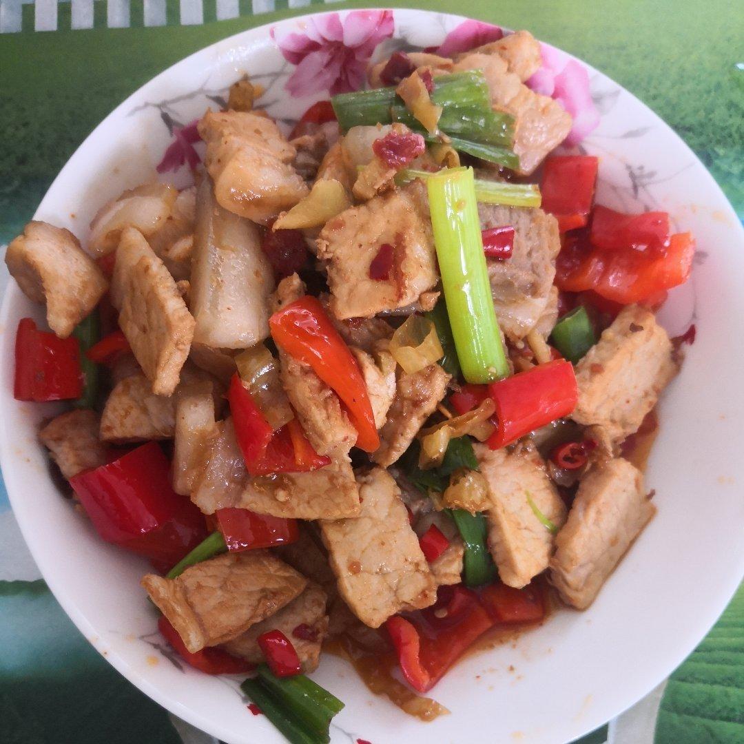 厨师长教你：用土灶炒“回锅肉”，农村土锅加柴火才是真正的土味