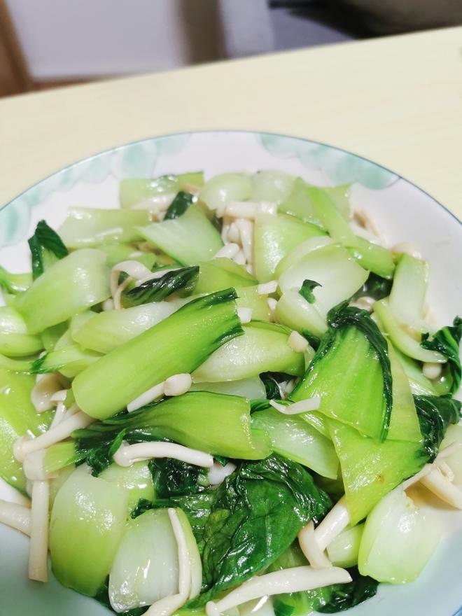 青菜炒海鲜菇的做法