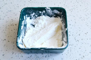脆皮炸鲜奶的做法 步骤6