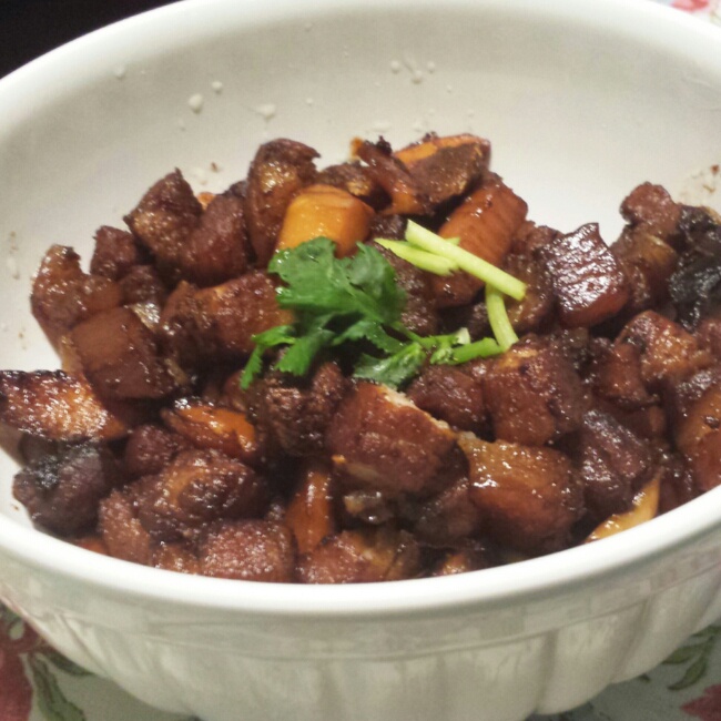 吃着碗里望着锅里的红烧肉