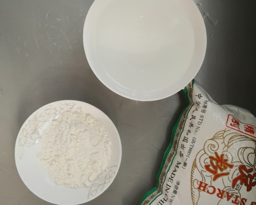 #麦子厨房#美食锅制作蕾丝煎饺的做法 步骤1