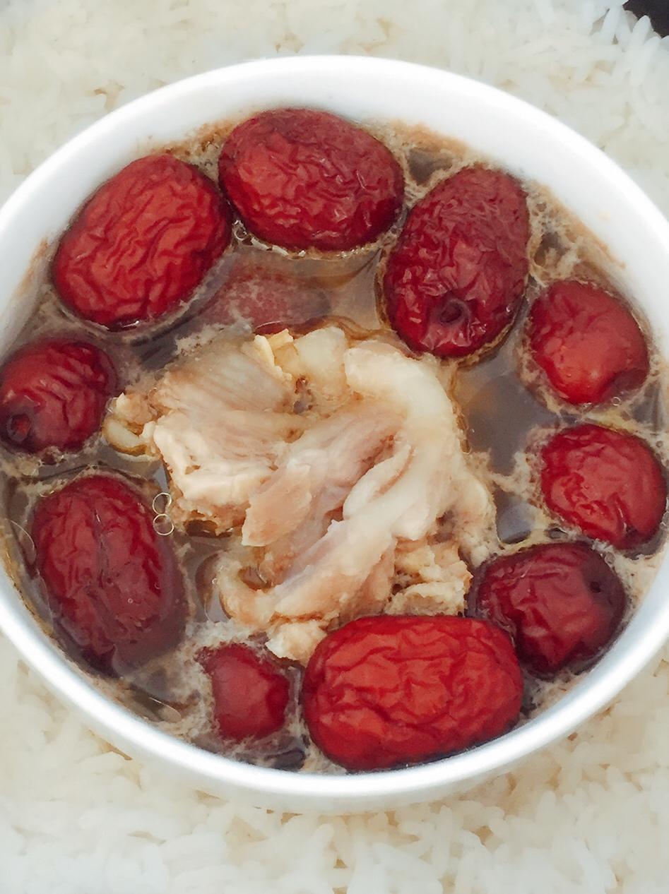 两位少爷的嫲嫲做的枸杞红枣乌鸡汤