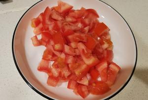 番茄豆腐菌菇汤的做法 步骤1