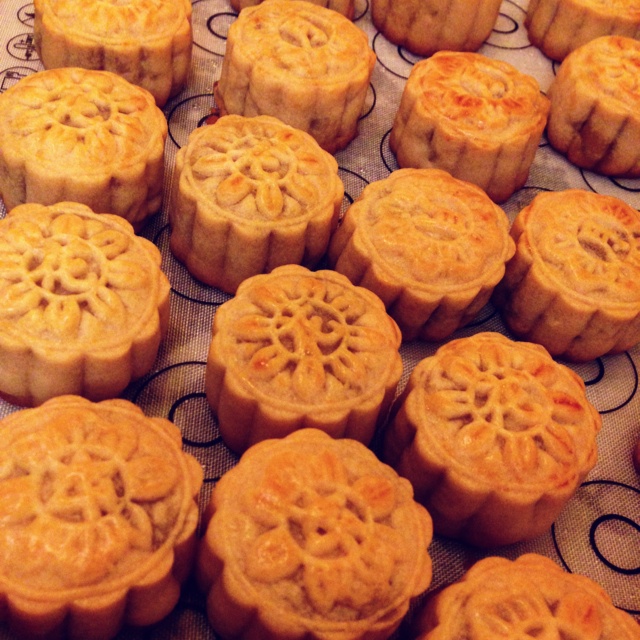广式月饼——蛋黄莲蓉月饼