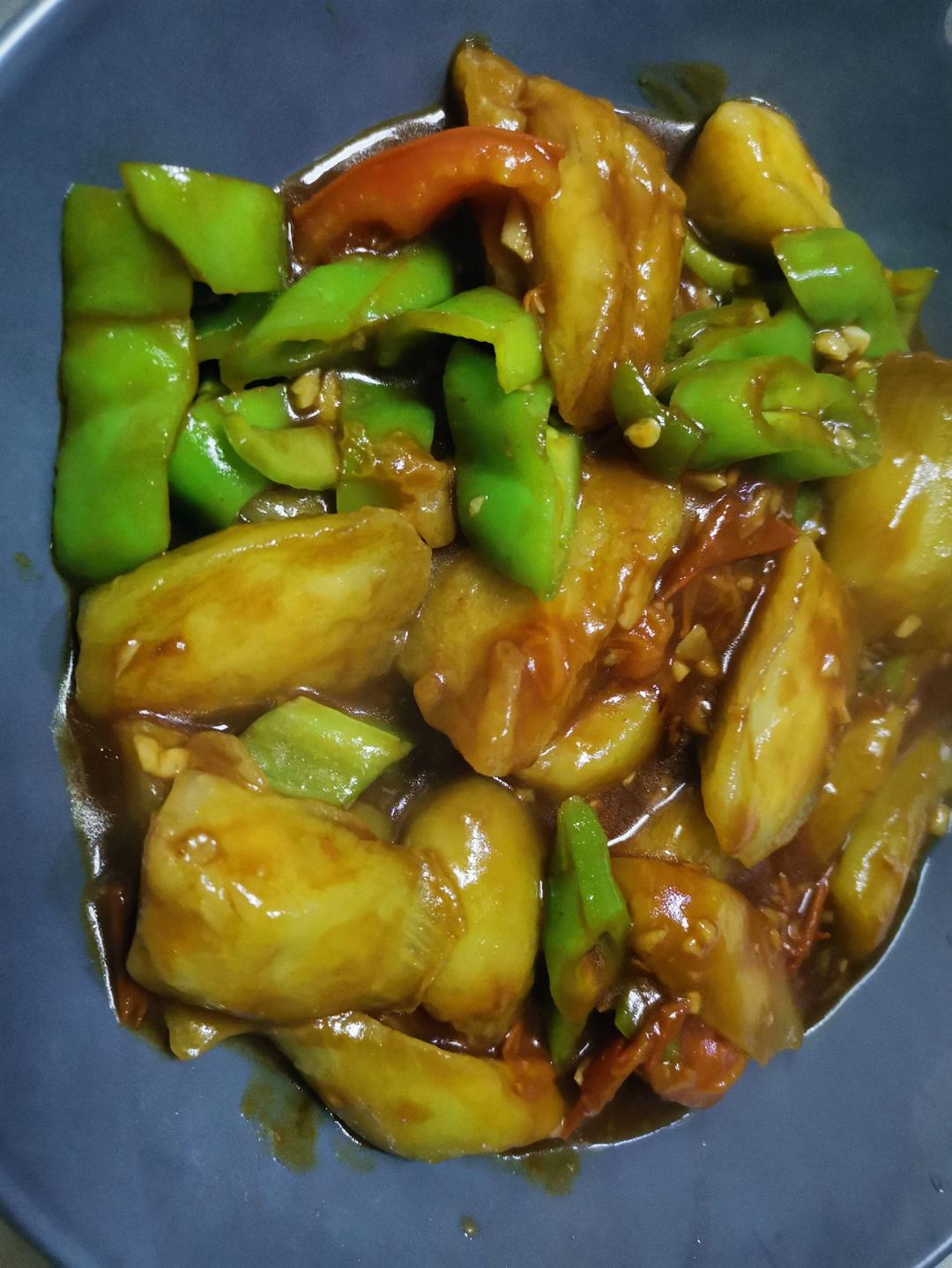 红烧茄子（佐西红柿尖椒）