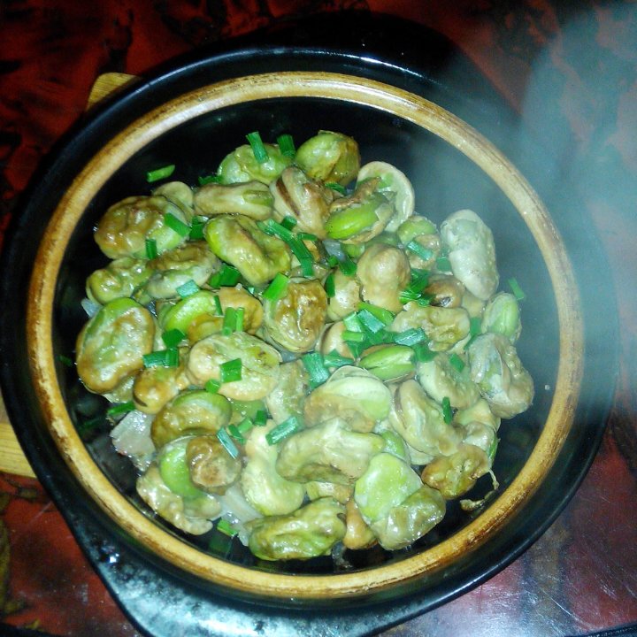 干锅洋葱爆蚕豆