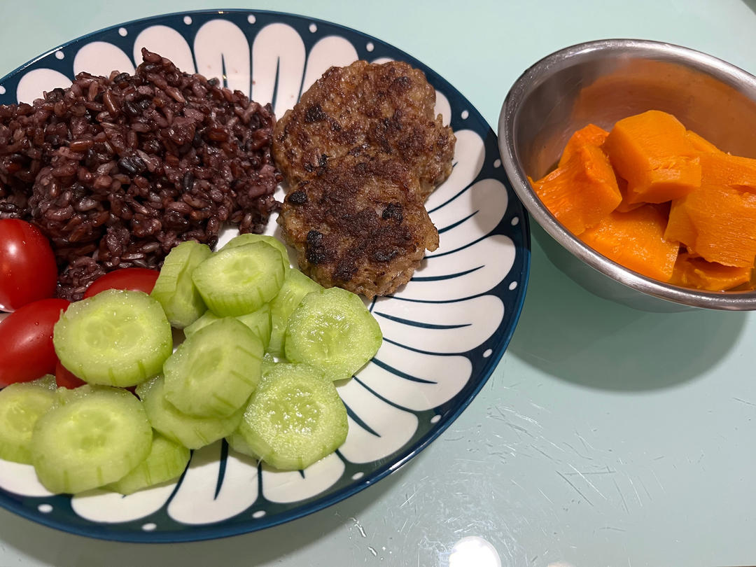 不输给牛肉的猪肉汉堡肉饼