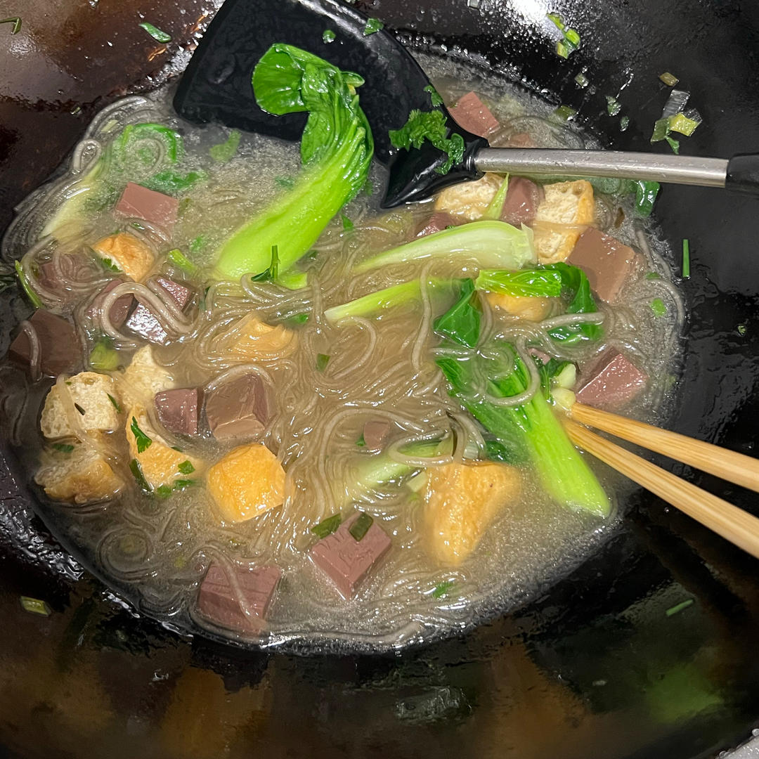 补铁鸭血粉丝汤