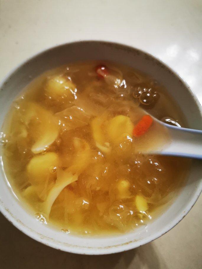 快速银耳莲子汤