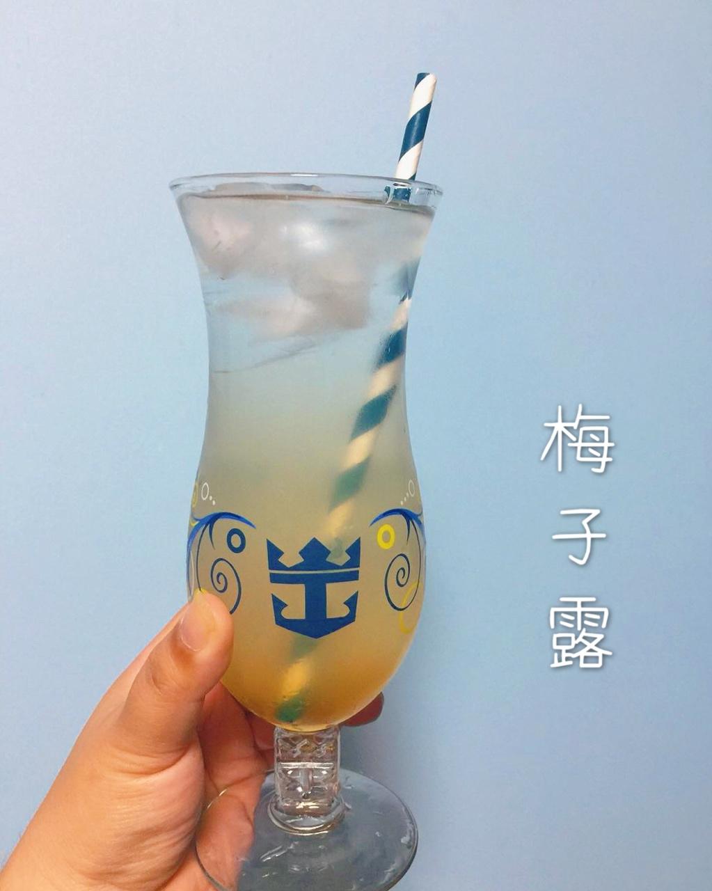 沙滩脚印的美食屋