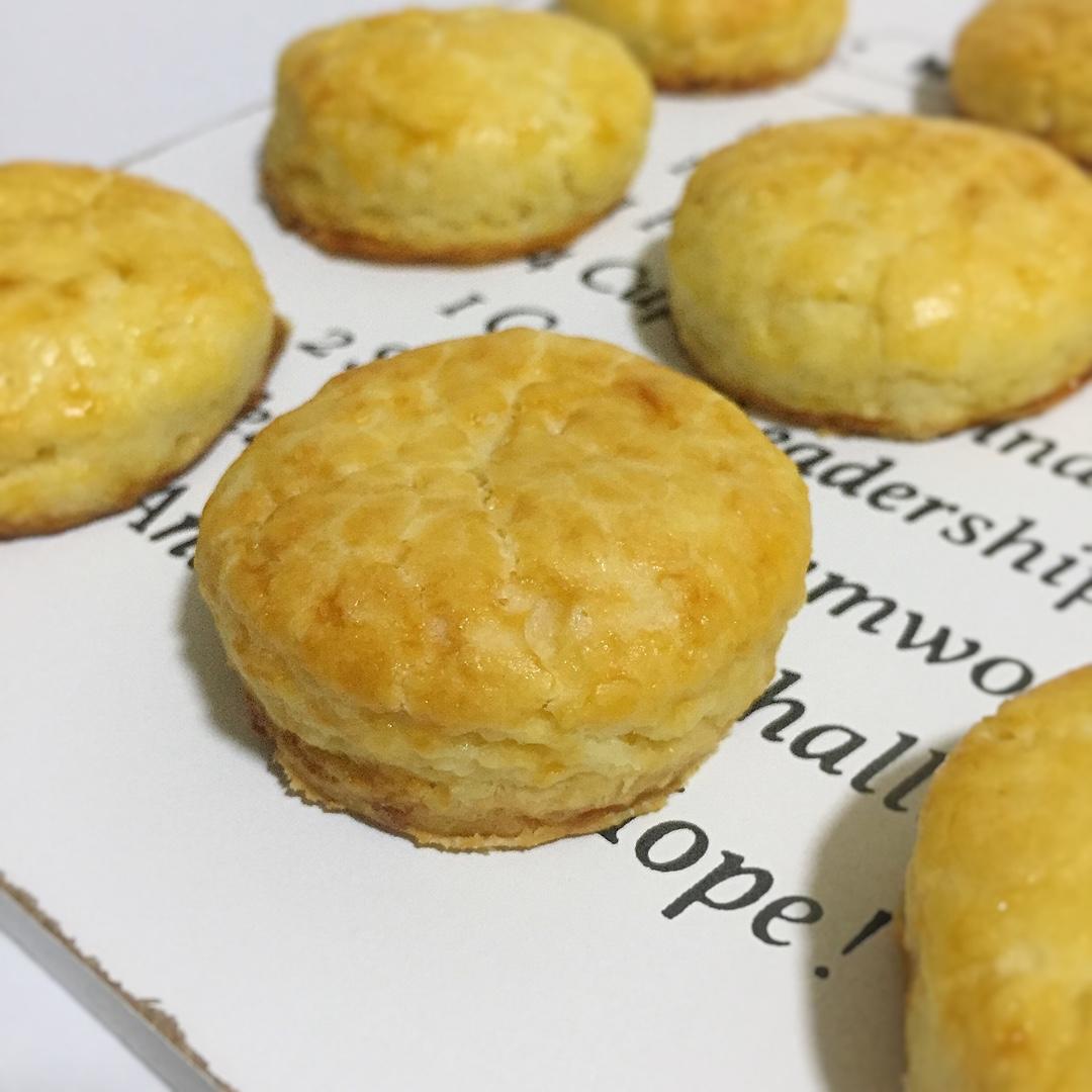 【视频】3分钟 奶油司康Scone(可能是世界上最快手的司康) 消耗淡奶油～