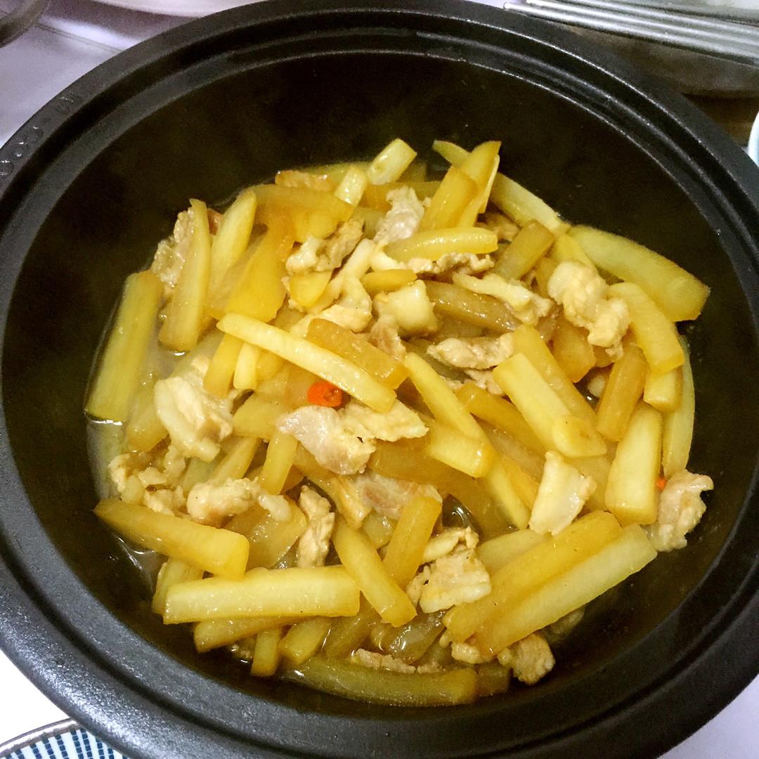 五花肉焖萝卜条
