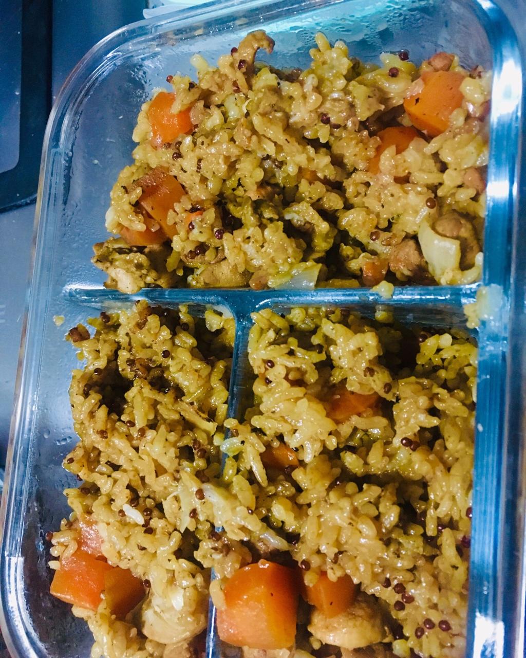 胡萝卜鸡腿焖饭