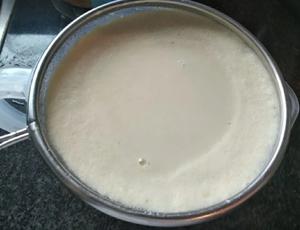 [快手早餐]超浓版豆浆（附送豆渣鸡蛋饼和黄豆粉的做法）的做法 步骤4