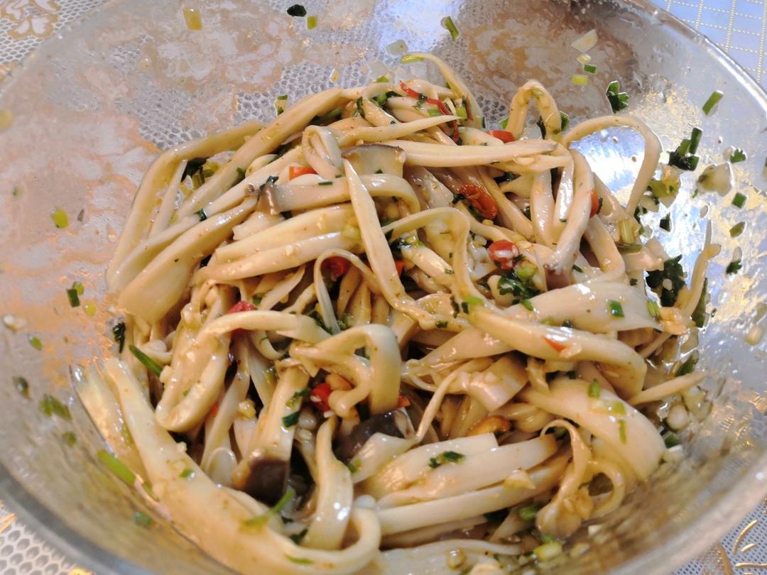 比肉还好吃的【手撕凉拌杏鲍菇】，上桌扫光光
