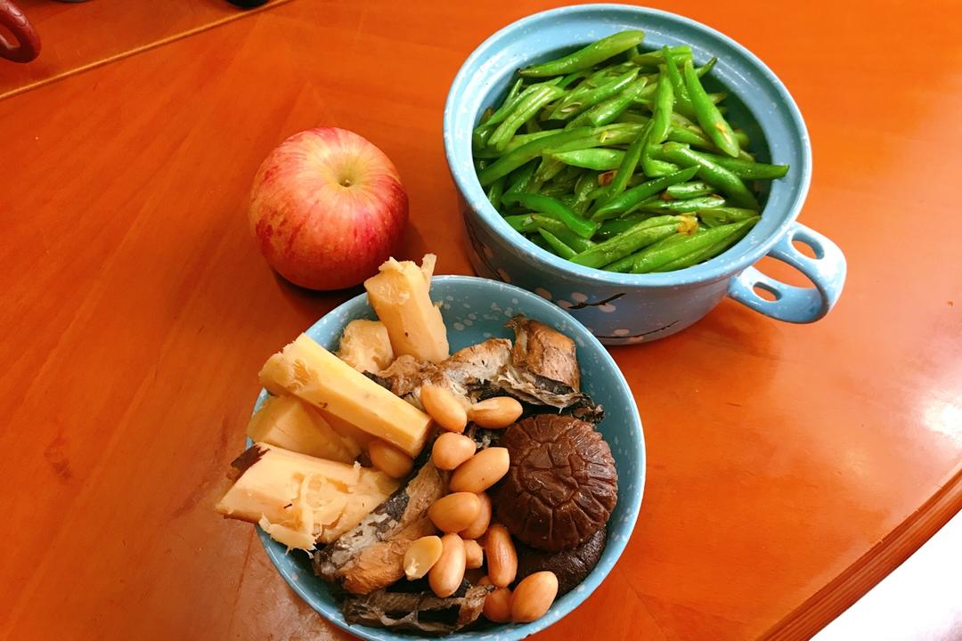 电饭锅_山药香菇乌鸡汤