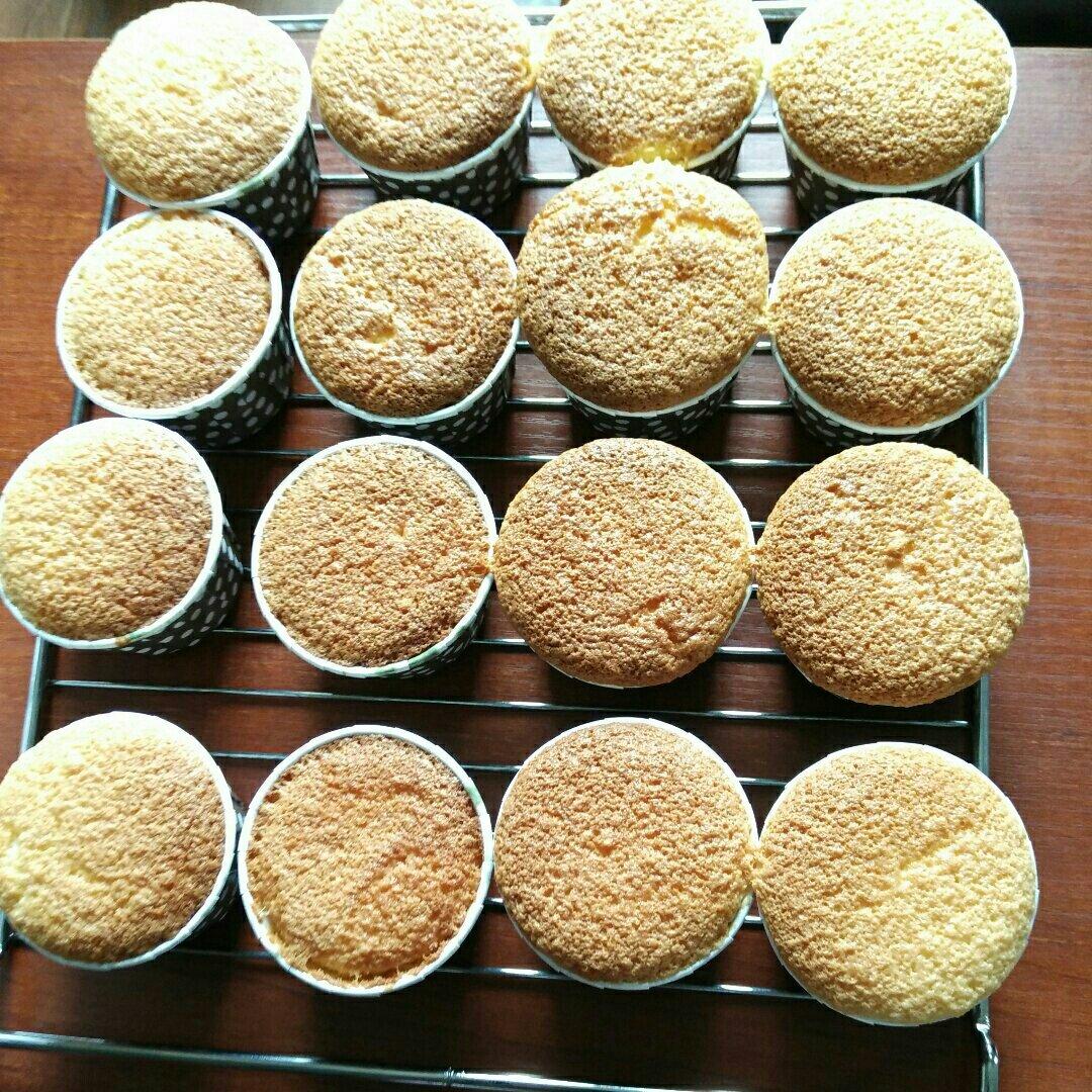 脆皮海绵纸杯蛋糕