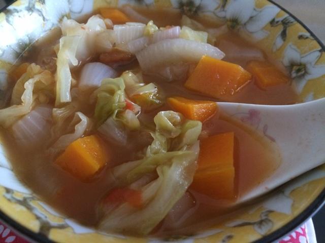 最简单清新的蔬菜汤（减肥版）