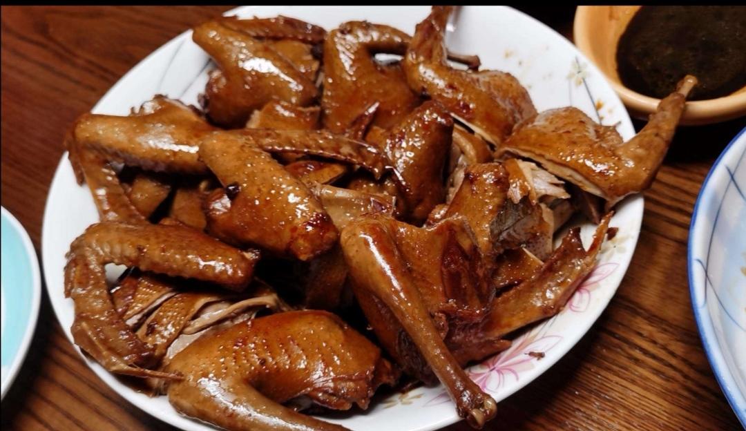 卤水鸽子的做法