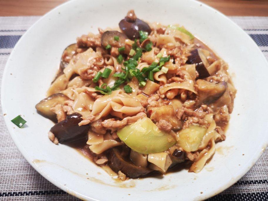无敌好吃的【鱼香肉沫茄子焖面】，吃完舔盘🍜